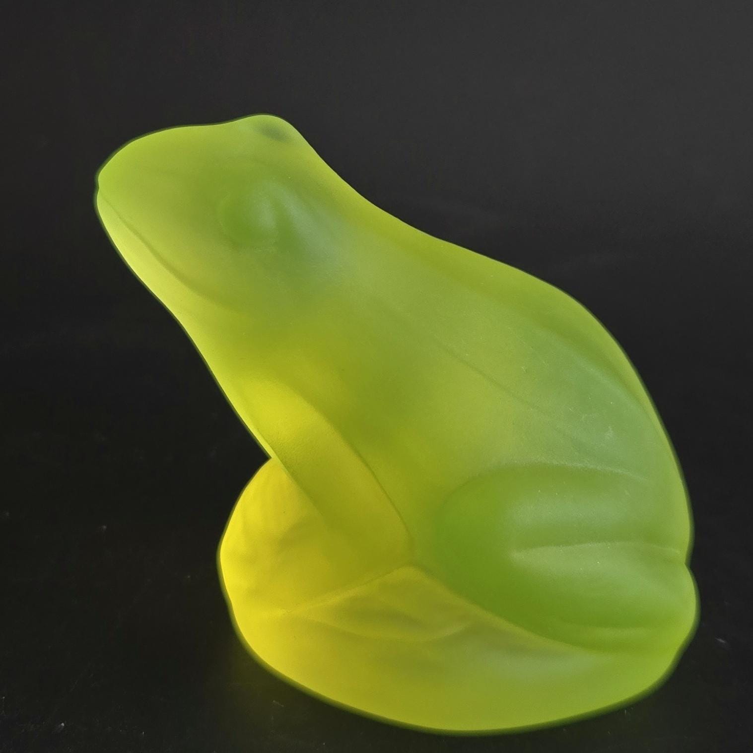Frog Vaseline Yellow Matte Glass Animal Statue Uranium Frosty Glass
