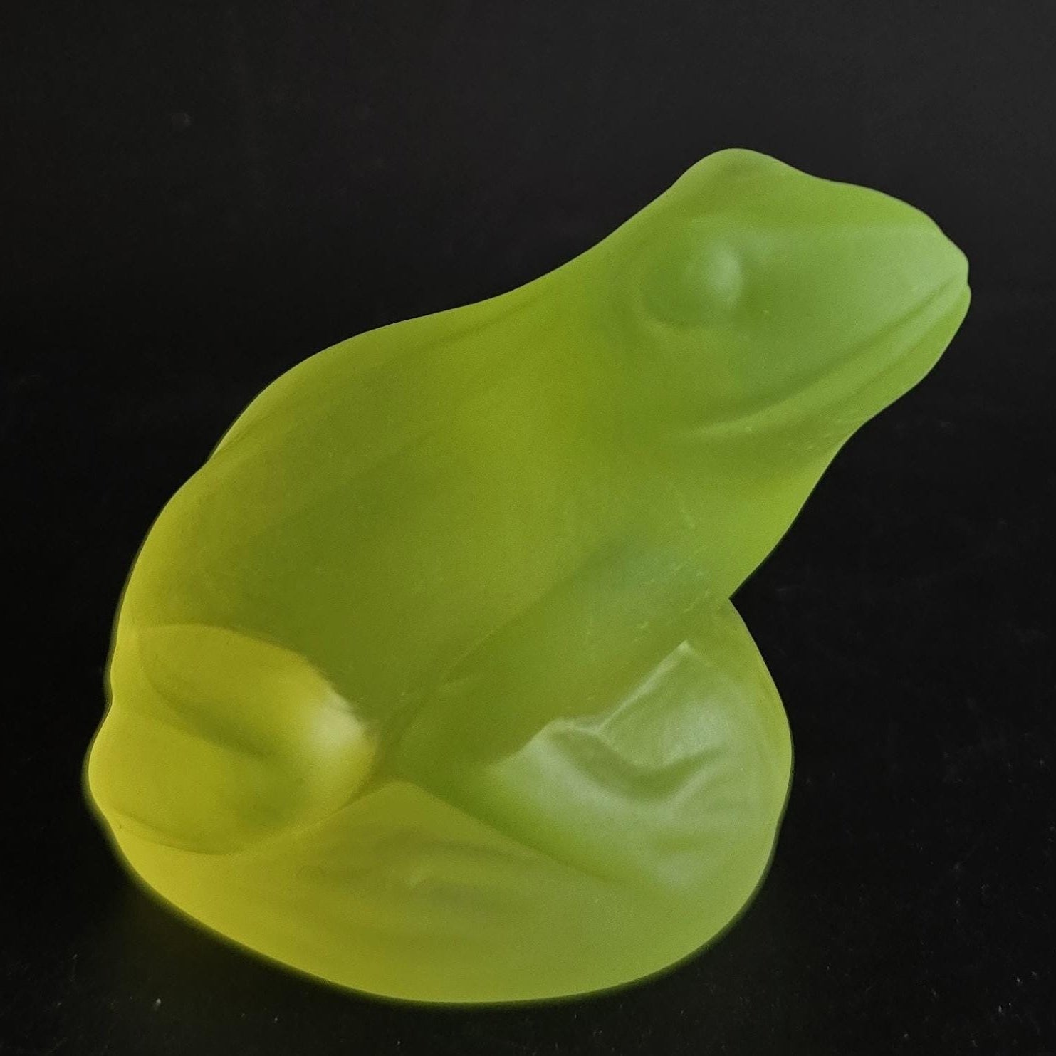 Frog Vaseline Yellow Matte Glass Animal Statue Uranium Frosty Glass