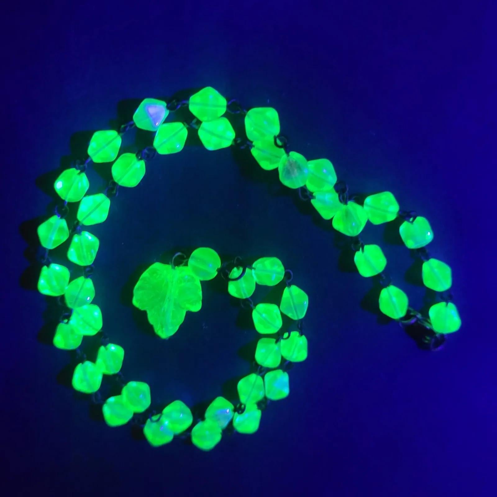 Uranium Glass Necklace 18'' Vaseline Yellow Glass Czech Vintage Beads