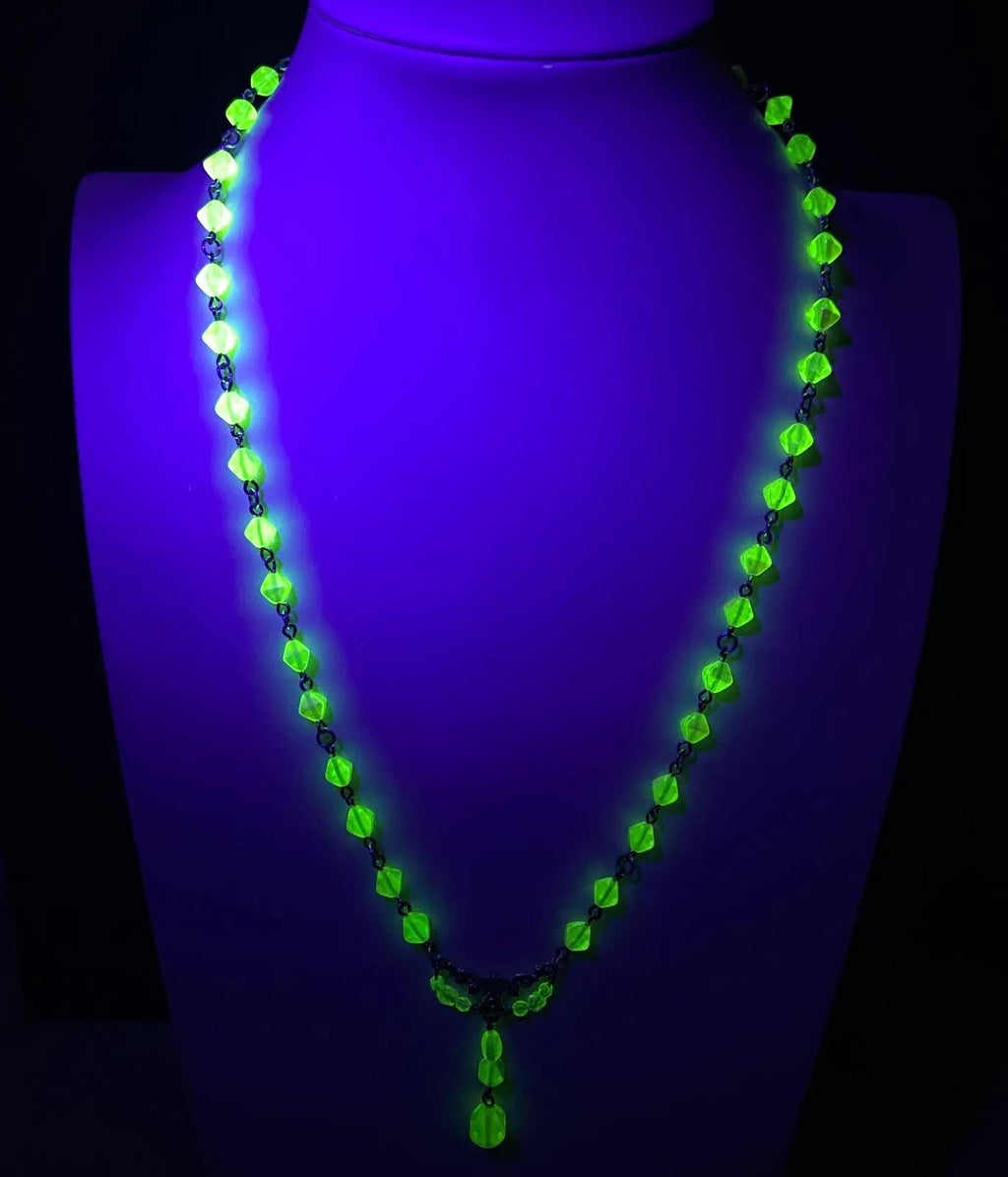 Vaseline Yellow Glass Necklace 21'' Uranium Vintage Czech Beads