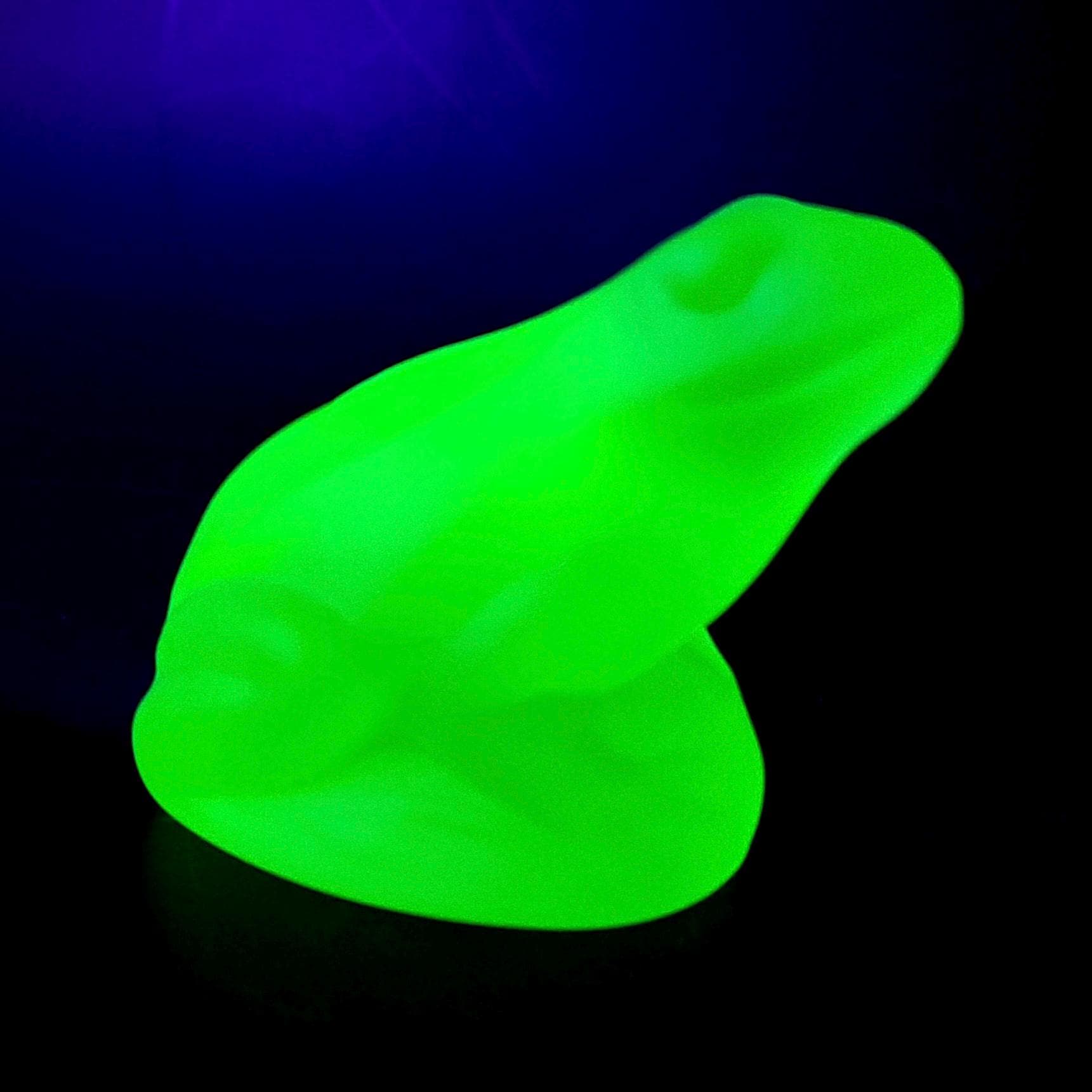 Frog Uranium Green Glass Animal Statue Frosted Matte Glass Figurine
