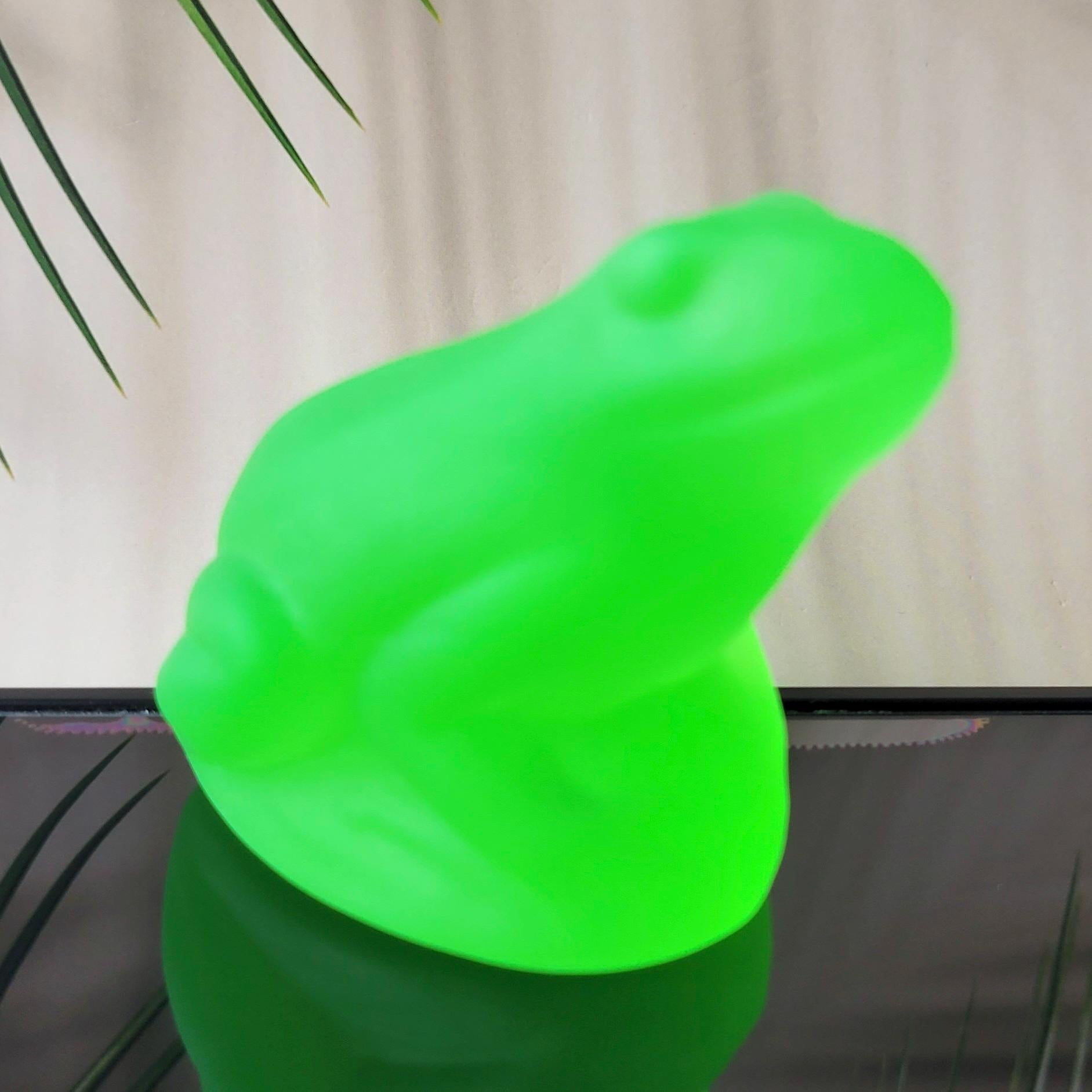 Frog Uranium Green Glass Animal Statue Frosted Matte Glass Figurine