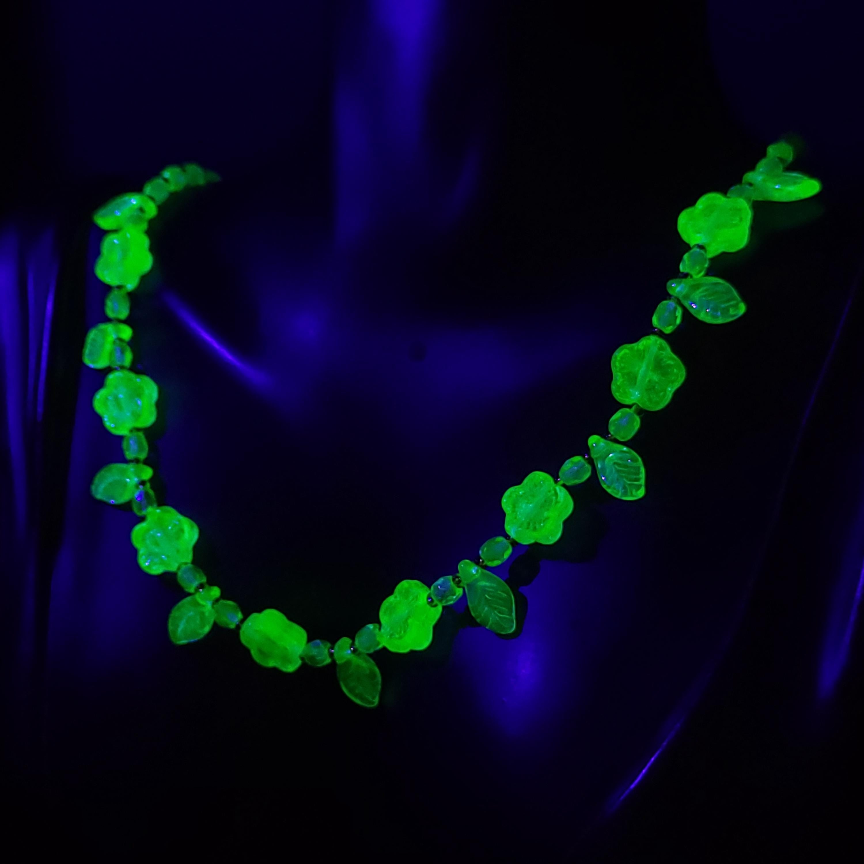 Uranium Women's Necklace 17'' Vaseline Yellow Glass Czech Beads